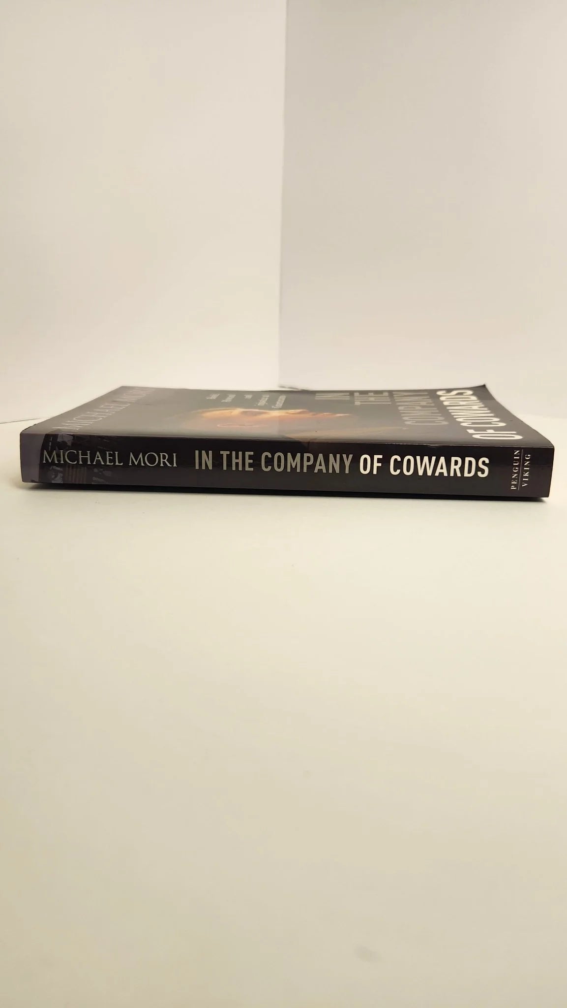 In the Company of Cowards. Bush, Howard and injustice at Guantanamo - Oakmont Books